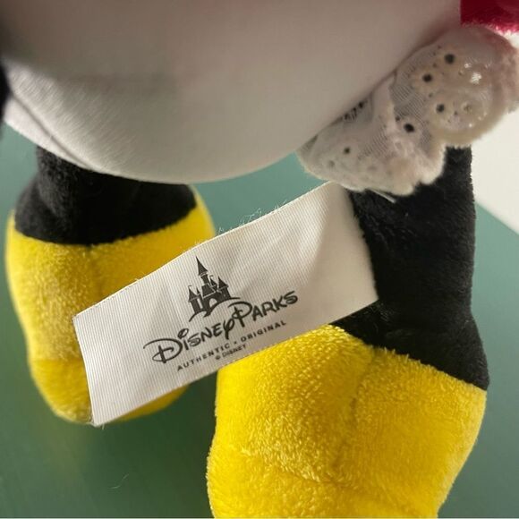 Minnie Mouse Disney Parks stuffed toy - Picture 2 of 8